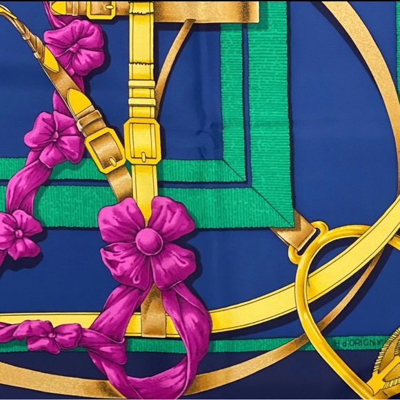 This is a Hermes grande manage scarf. It includes box, in perfect condition navy - Picture 4 of 4